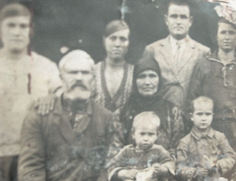 Сазон Тигипко и его семейство